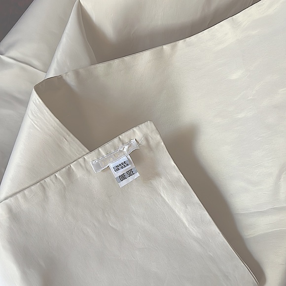 Vintage Jessica McClintock ivory full- length gown with matching wrap shawl. - Picture 10 of 11